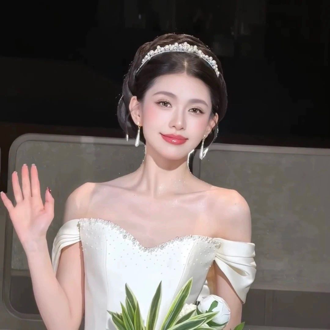 Floral Pearl Tiara（花卉珍珠皇冠）